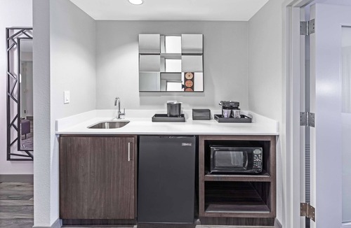 Memorial Hotel | Embassy Suites by Hilton Houston Energy Corridor
