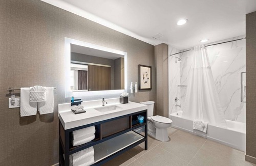 Las Colinas Hotel | Embassy Suites by Hilton Irving Las Colinas