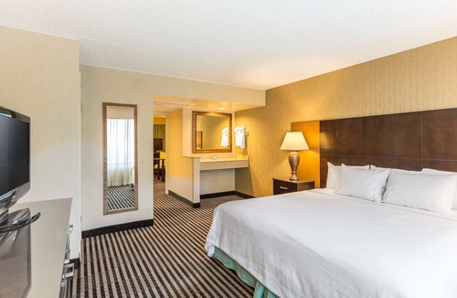 Piscataway Hotel | Embassy Suites by Hilton Piscataway Somerset