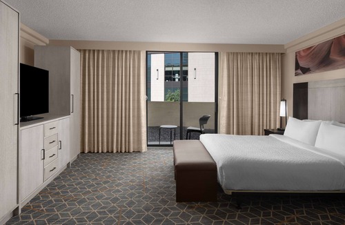 Camelback East Hotel | Embassy Suites by Hilton Phoenix Biltmore
