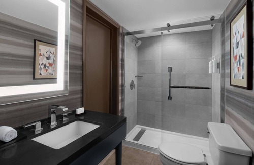 Camelback East Hotel | Embassy Suites by Hilton Phoenix Biltmore