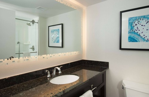 Crabtree Hotel | Embassy Suites by Hilton Raleigh Crabtree