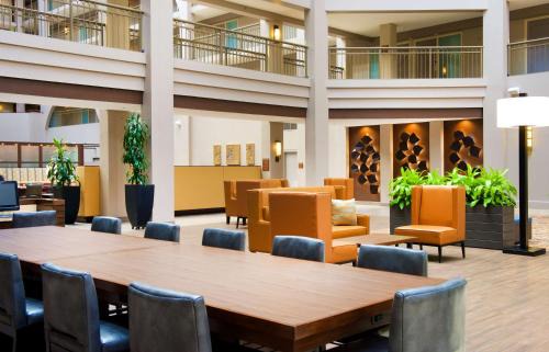 East Lake Hills Hotel | Embassy Suites by Hilton Seattle Bellevue