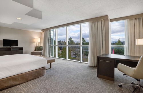 East Lake Hills Hotel | Embassy Suites by Hilton Seattle Bellevue