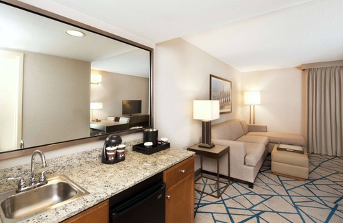 East Lake Hills Hotel | Embassy Suites by Hilton Seattle Bellevue