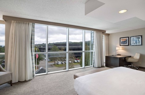 East Lake Hills Hotel | Embassy Suites by Hilton Seattle Bellevue