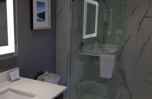 Northeast Mississauga Hotel | Embassy Suites by Hilton Toronto Airport