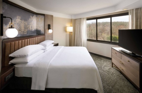 Tysons Hotel | Embassy Suites by Hilton Tysons Corner