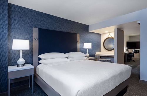 Hunt Valley Hotel | Embassy Suites by Hilton Baltimore Hunt Valley