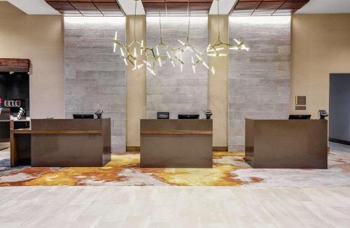 Jonesboro Hotel | Embassy Suites by Hilton Jonesboro Red Wolf Convention Center