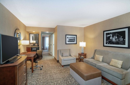 Music Row Hotel | Embassy Suites by Hilton Nashville at Vanderbilt