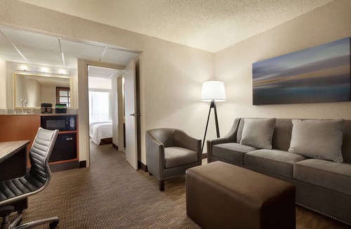 Wheatland Hotel | Embassy Suites by Hilton Oklahoma City Will Rogers Airport