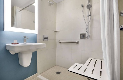 North San Antonio - SAT Hotel | Embassy Suites by Hilton San Antonio Airport