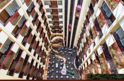 St. Charles Hotel | Embassy Suites by Hilton Saint Louis Saint Charles