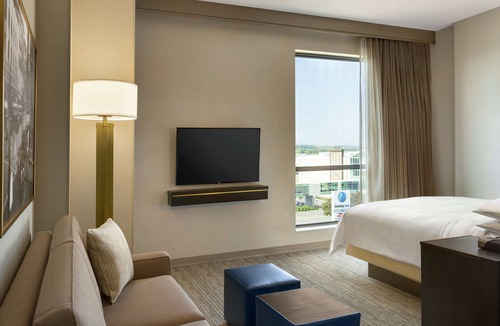 Lakefront Hotel | Embassy Suites by Hilton Syracuse Destiny USA