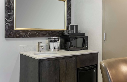 Lakefront Hotel | Embassy Suites by Hilton Syracuse Destiny USA