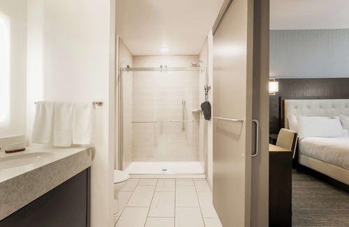 Lakefront Hotel | Embassy Suites by Hilton Syracuse Destiny USA