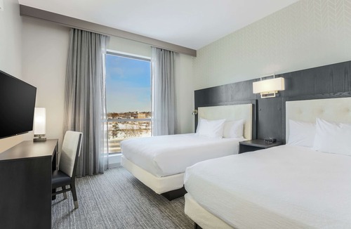 Lakefront Hotel | Embassy Suites by Hilton Syracuse Destiny USA