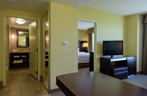 Brooklyn Center Hotel | Embassy Suites by Hilton Minneapolis North
