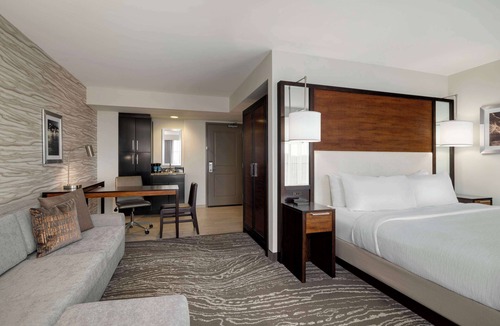 Twin Brook Hotel | Embassy Suites Chattanooga/Hamilton Place