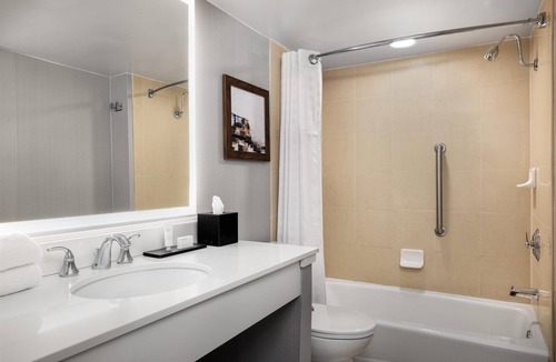 Redmont Park Hotel | Embassy Suites Hotel Birmingham