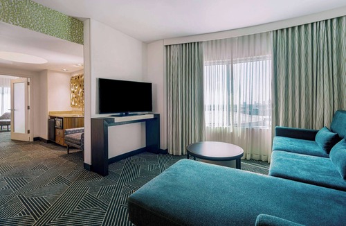 Houston Convention District Hotel | Embassy Suites Houston Downtown
