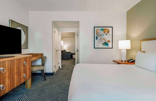 Houston Convention District Hotel | Embassy Suites Houston Downtown