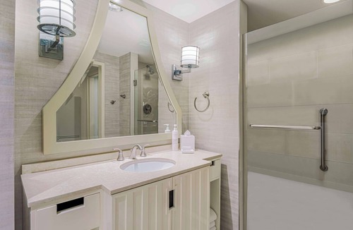 Houston Convention District Hotel | Embassy Suites Houston Downtown