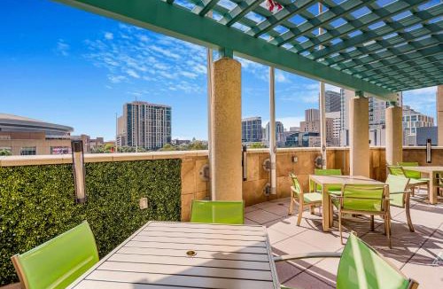 Houston Convention District Hotel | Embassy Suites Houston - Downtown