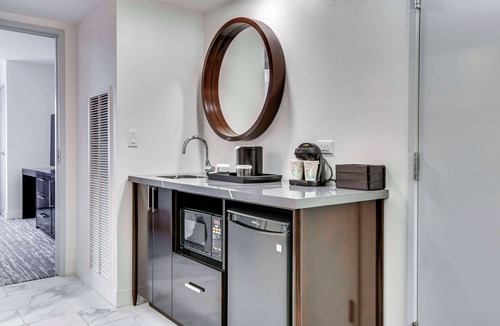 Lyndon Hotel | Embassy Suites Louisville East