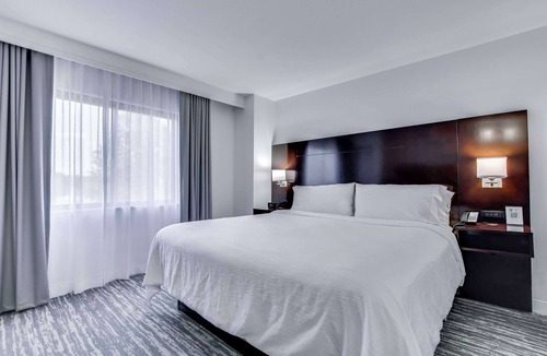 Lyndon Hotel | Embassy Suites Louisville East