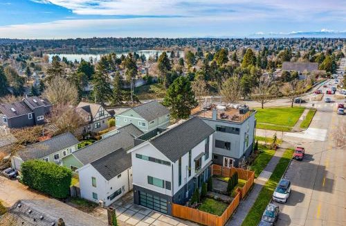 Seattle Apartment | Ember & Glow Loft Retreat