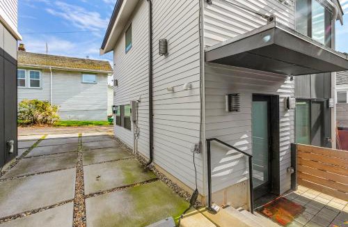 Seattle Apartment | Ember & Glow Loft Retreat