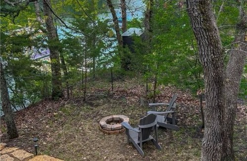La Cygne Cabin | Ember Lake Retreat LakeFront Getaway LaCygne