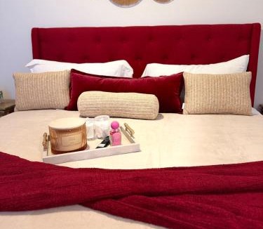 Peachtree Center Apartment | Ember Skyline Suite