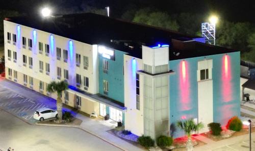 Three Rivers Hotel | Emblaze Hotel