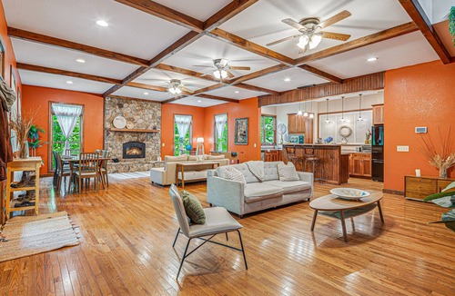 Almond House | Embrace nature's beauty in the Great Smoky Mountains with patio
