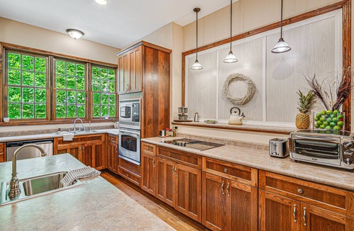 Almond House | Embrace nature's beauty in the Great Smoky Mountains with patio