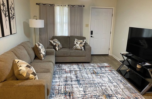 Brownsville Apartment | Embrace Peaceful Luxury in a Contemporary Escape