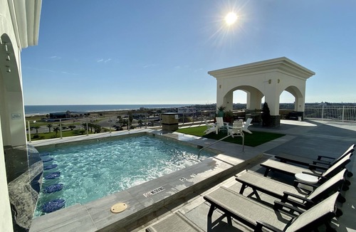 Galveston Condo | Emerald #701 Luxury 3BR/2.5BA w/Huge Wraparound Balcony, Pool & Hot Tub
