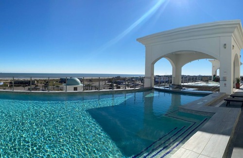 Galveston Condo | Emerald #701 Luxury 3BR/2.5BA w/Huge Wraparound Balcony, Pool & Hot Tub