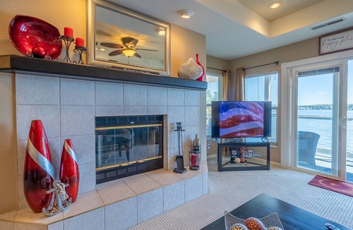 Lake Ozark Condo | EMERALD BAY 204A | 3 Bed, 2 Bath