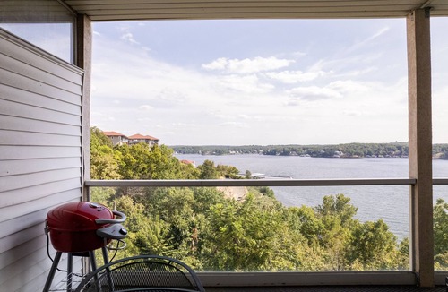 Lake Ozark Condo | Emerald Bay 72 - Charming Emerald Bay Condo