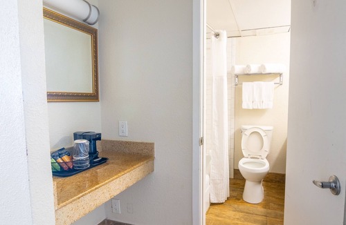 Del Mar Hotel | Emerald Beach Hotel