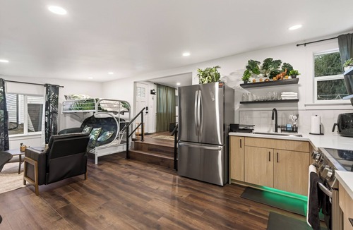 Highline House | Emerald City Jungle Escape - Private Yard, AC, Sleeps 3, close to stadiums
