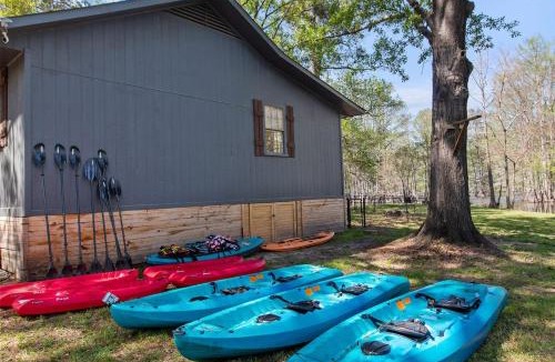 Shreveport House | Emerald Cove Lakeside Cabin Paddle, Relax,Unwind