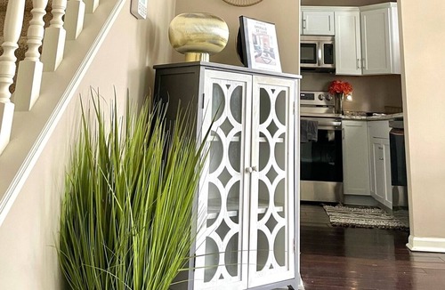 Wayne House | Emerald de Luxe - Modern Luxury Condo in Eagle Crk