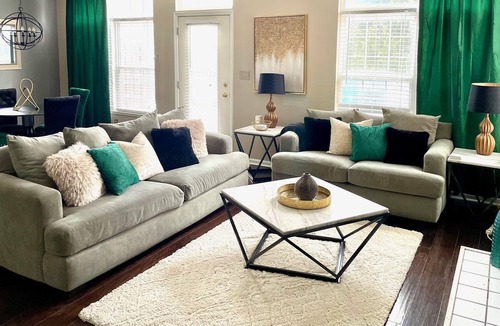 Wayne House | Emerald de Luxe - Modern Luxury Condo in Eagle Crk