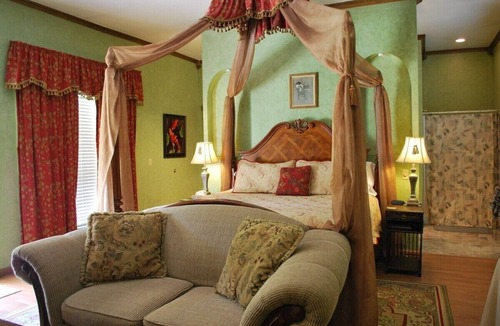 Norman Apartment | Emerald Dream Cottage at Whispering Pines Inn