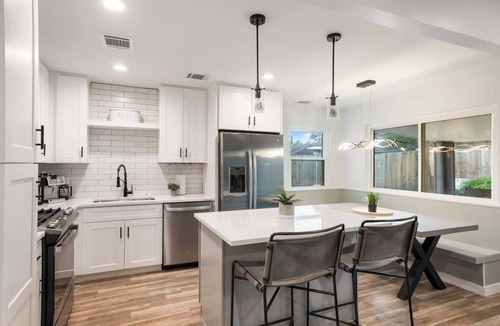 Austin House | Emerald Forrest Escape -3bd/2.5 bth + Pet Friendly